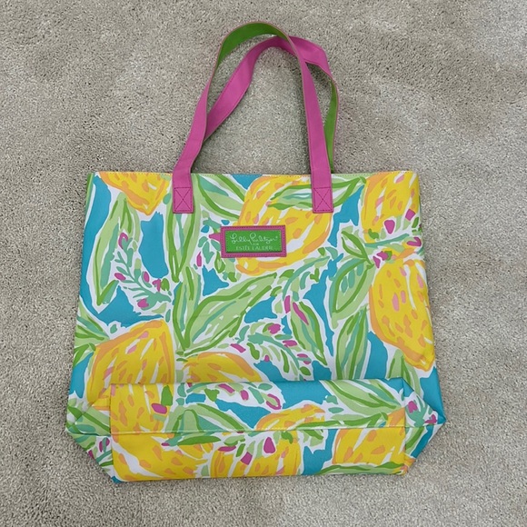 Lilly Pulitzer Handbags - Lilly Pulitzer for Estée Lauder tote bag